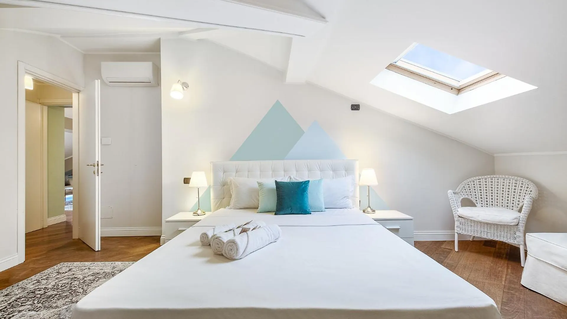 Attic In Como Center + Parking 0*,  Italy