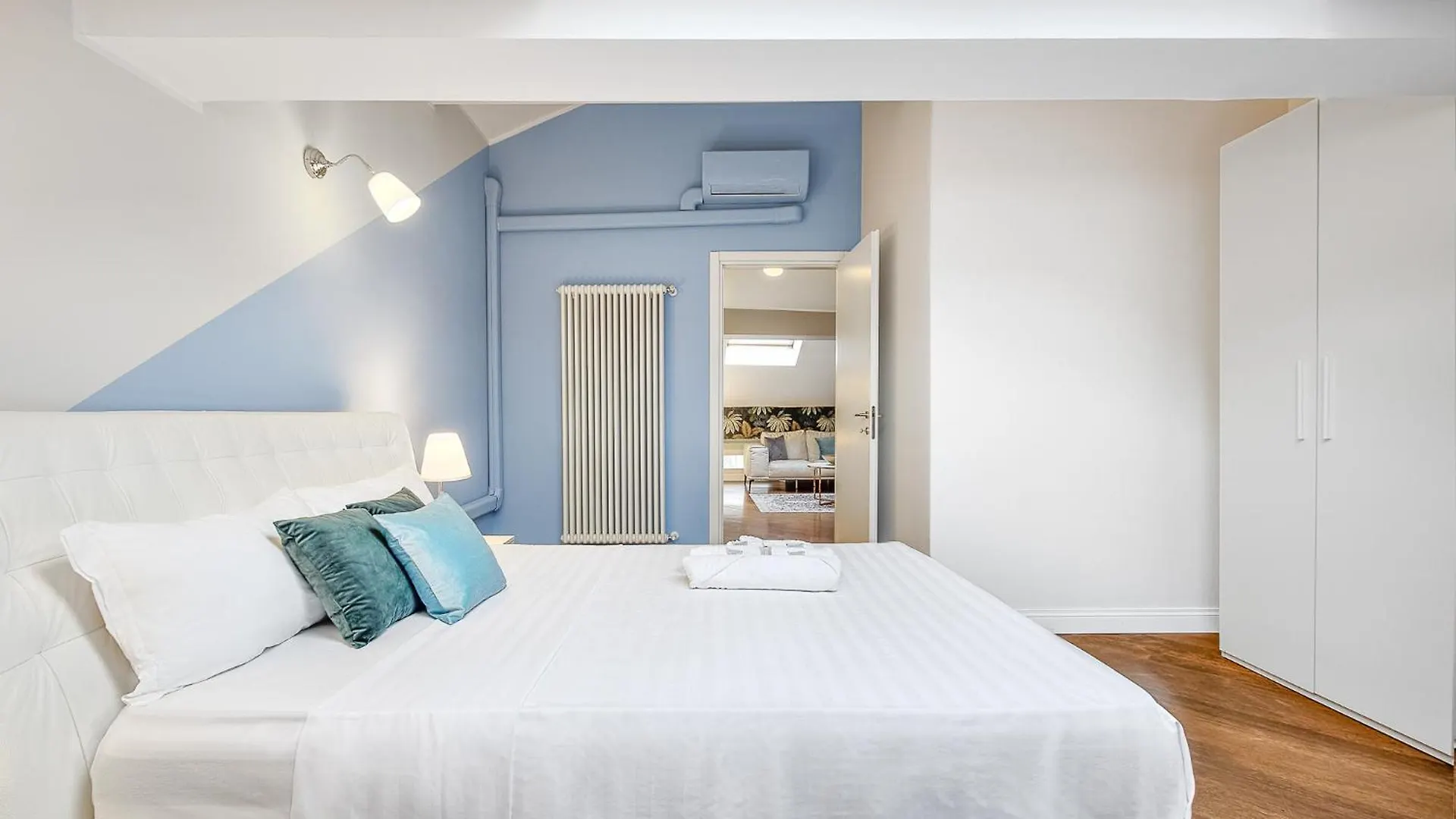 Attic In Como Center + Parking 0*,  Italy