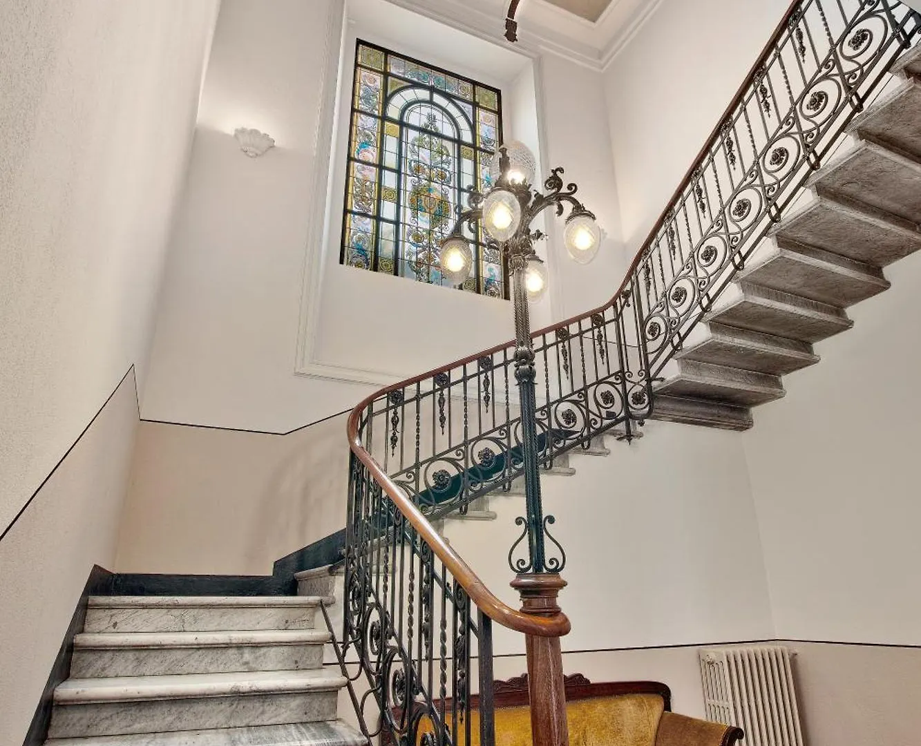 Attic In Como Center + Parking Italy