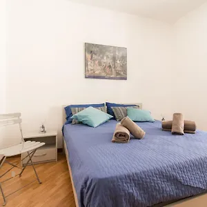 Center - The House Of Travelers Como